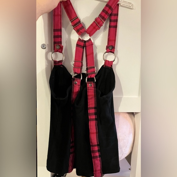 ((SIDE TRADE ISO)) PINK SKULL LIP SERVICE SKATE AND DISORDERLY TOP! - Picture 2 of 8